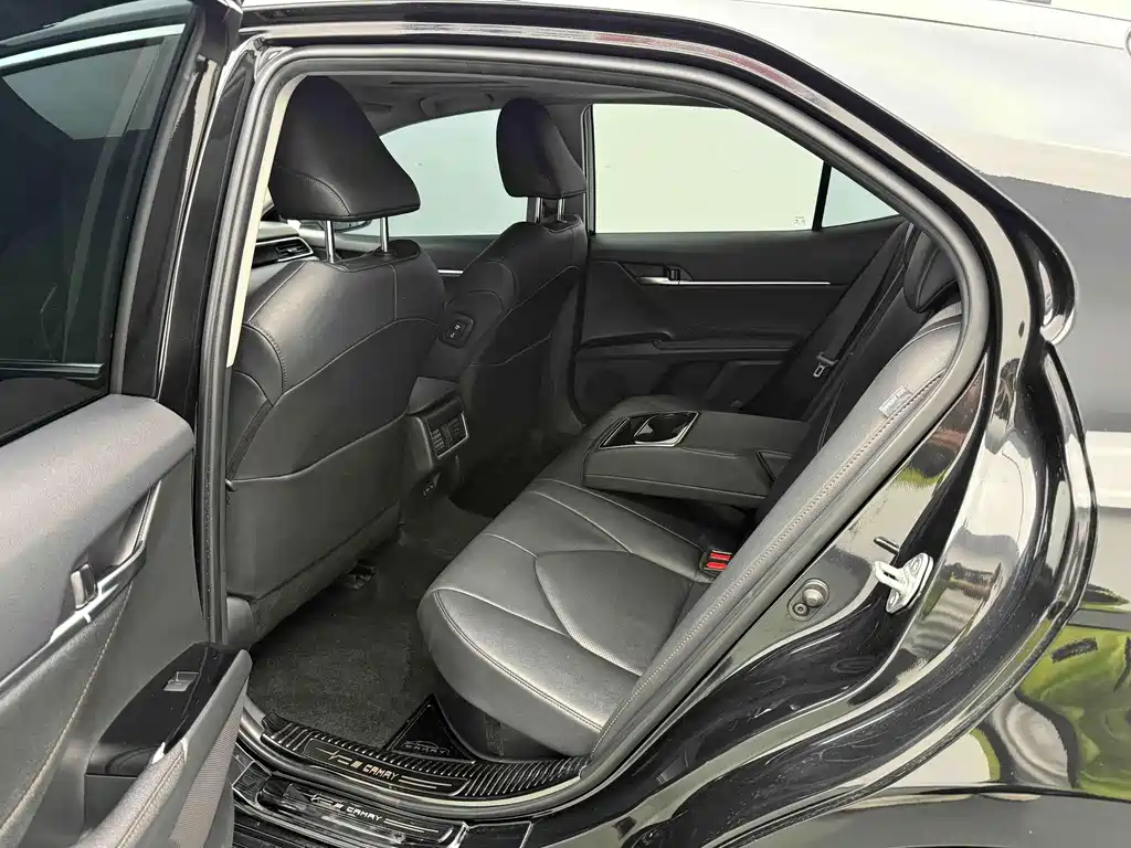 Toyota Camry 2023 — фото 11