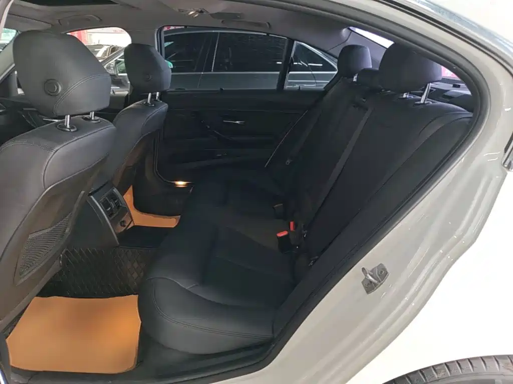 BMW 3 Series 2016 — фото 17