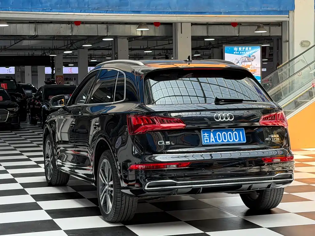 Audi Q5L 2020 — фото 6
