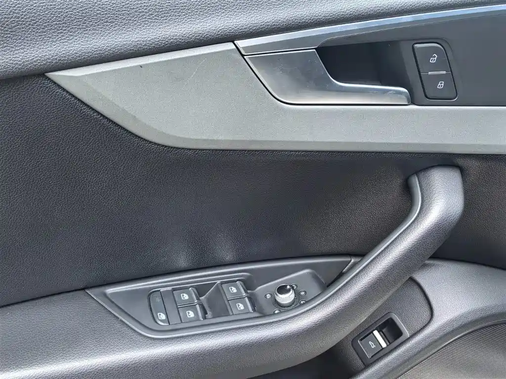 Audi A4L 2018 — фото 16