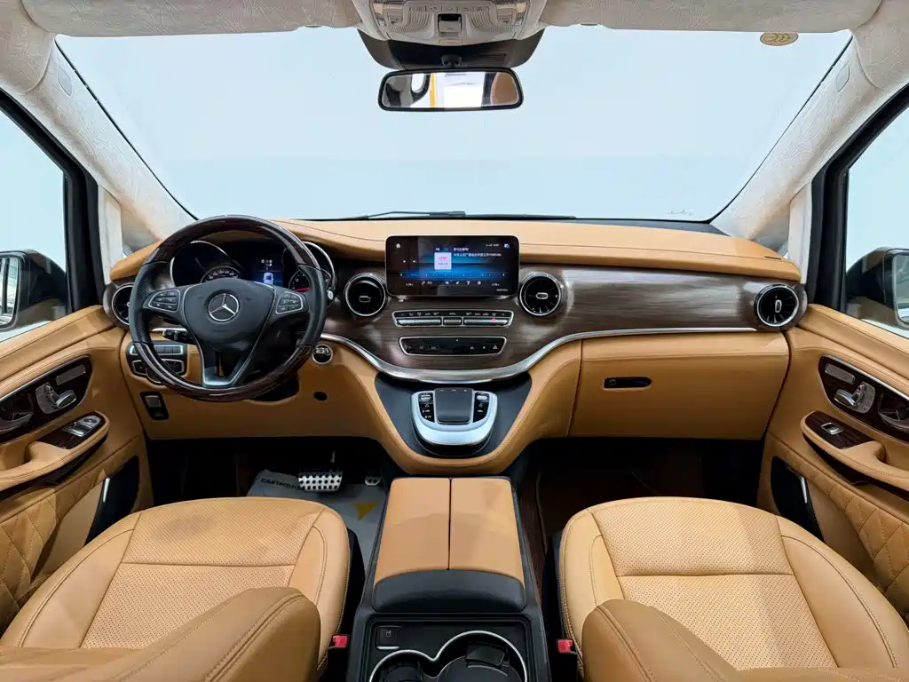 Mercedes-Benz V-Class 2021 — фото 10