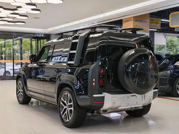 Land Rover Defender 2023