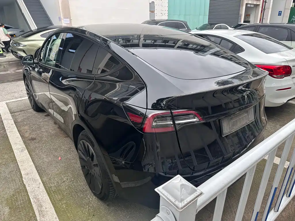 Tesla Model Y 2022 — фото 13