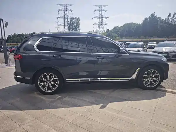 BMW X7 2021