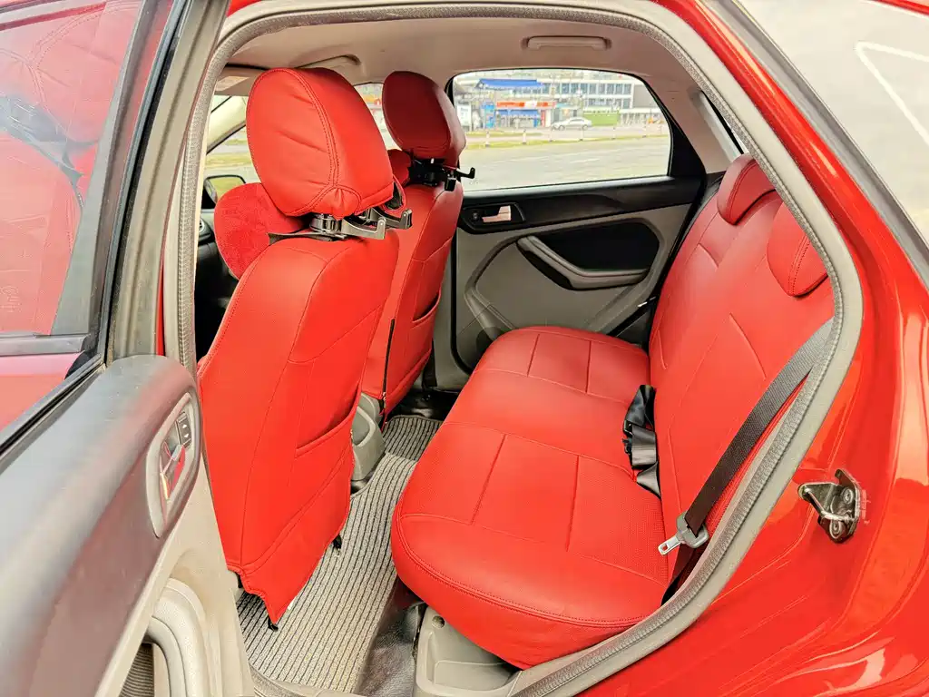 Ford Focus 2015 — фото 13