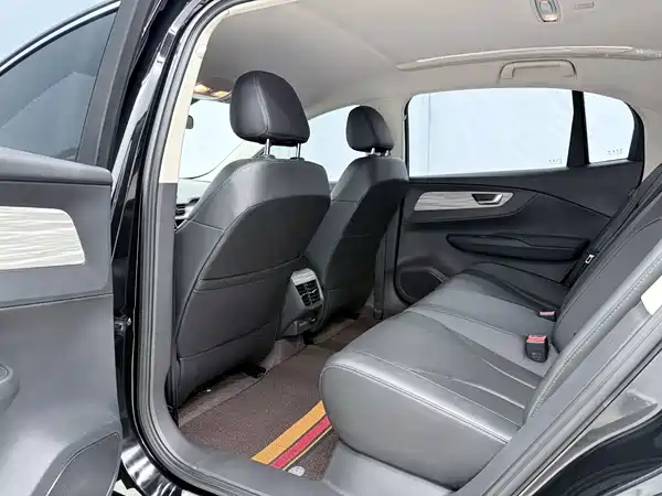 Hongqi E-QM5 2024