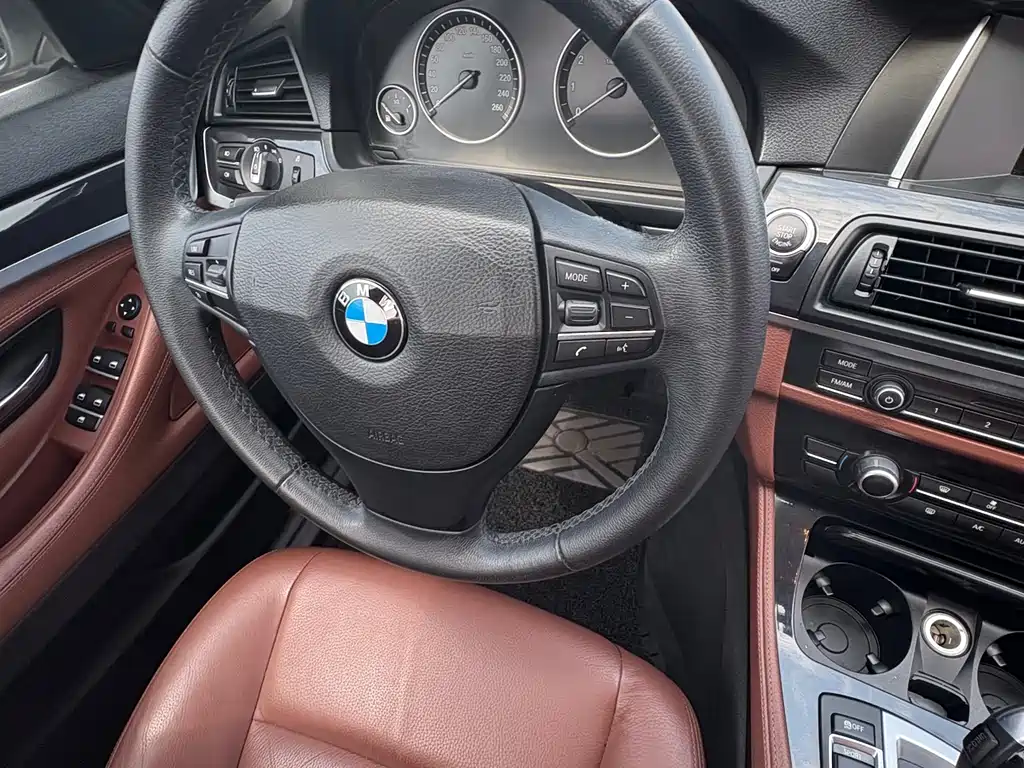 BMW 5 Series 2014 — фото 9
