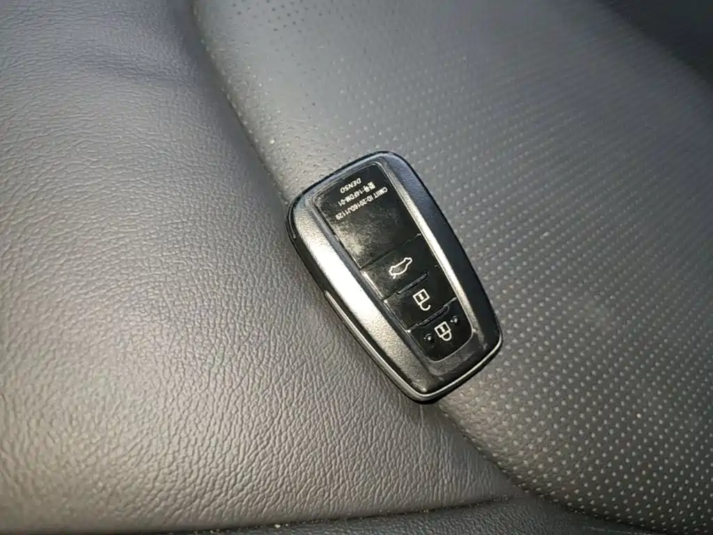 Toyota Camry 2021 — фото 9