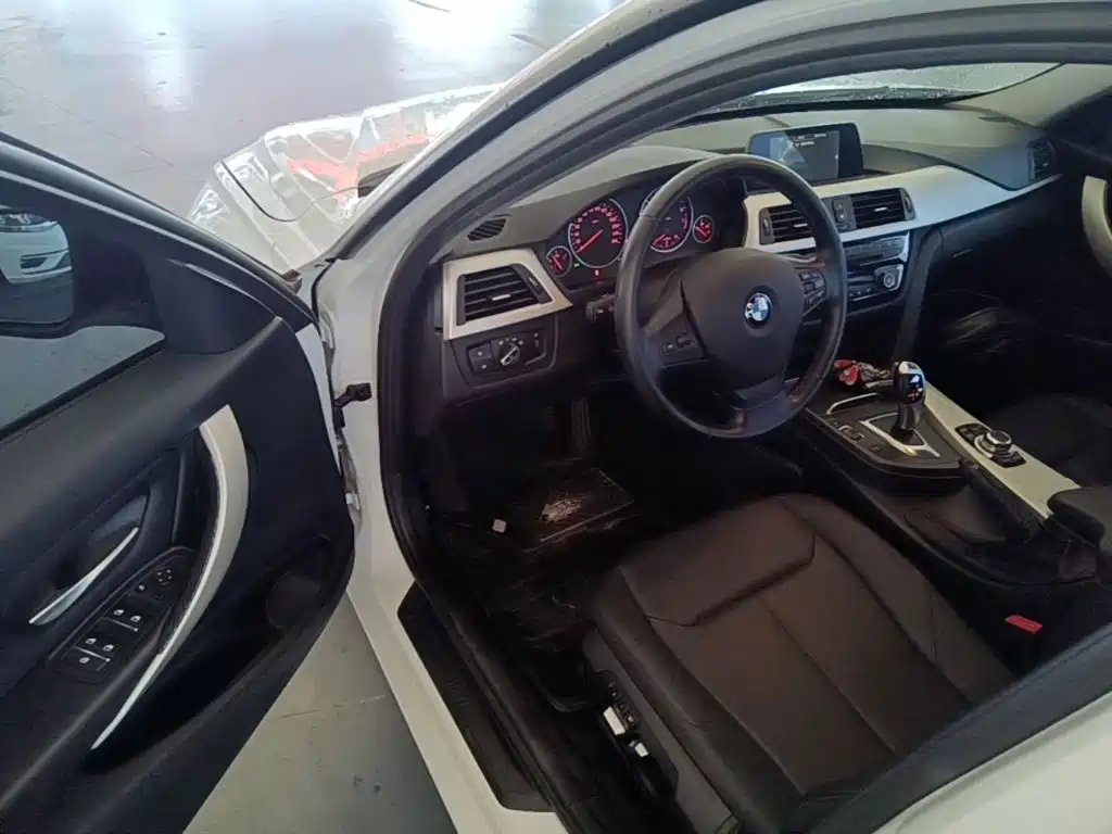 BMW 3 Series 2015 — фото 16