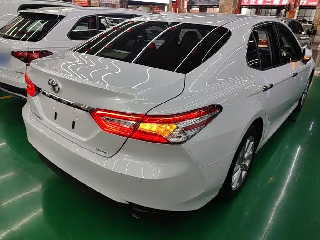 Toyota Camry 2021 — фото 7