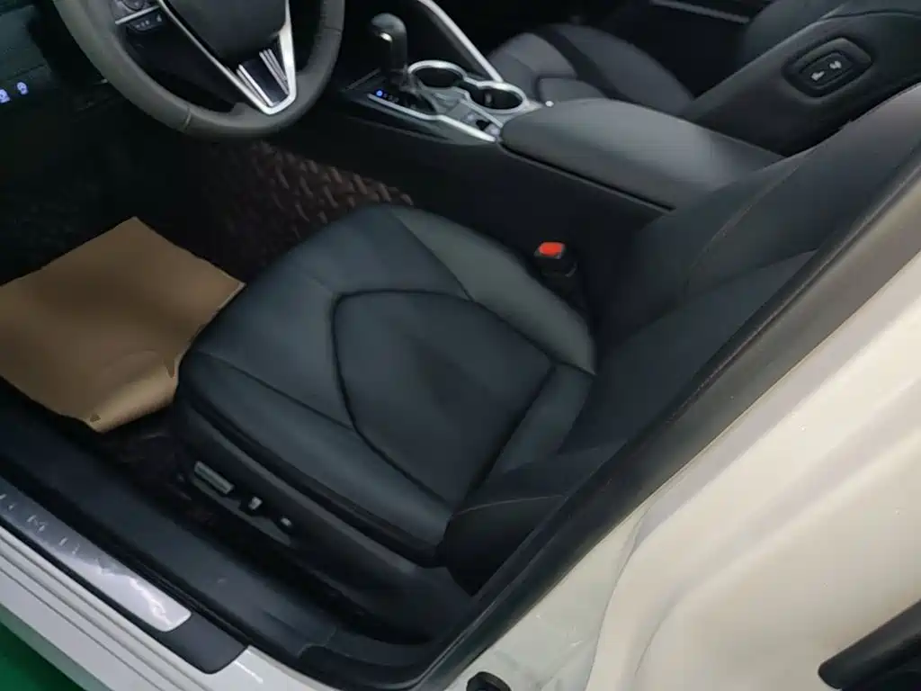 Toyota Camry 2021 — фото 15