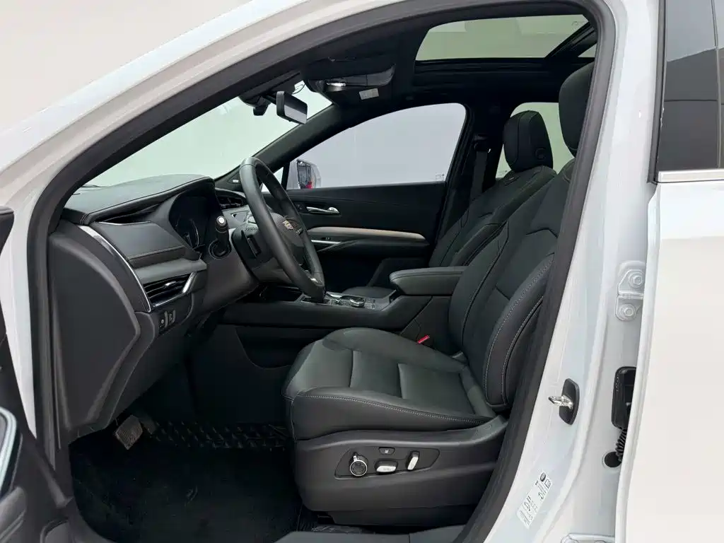 Cadillac XT4 2023 — фото 15