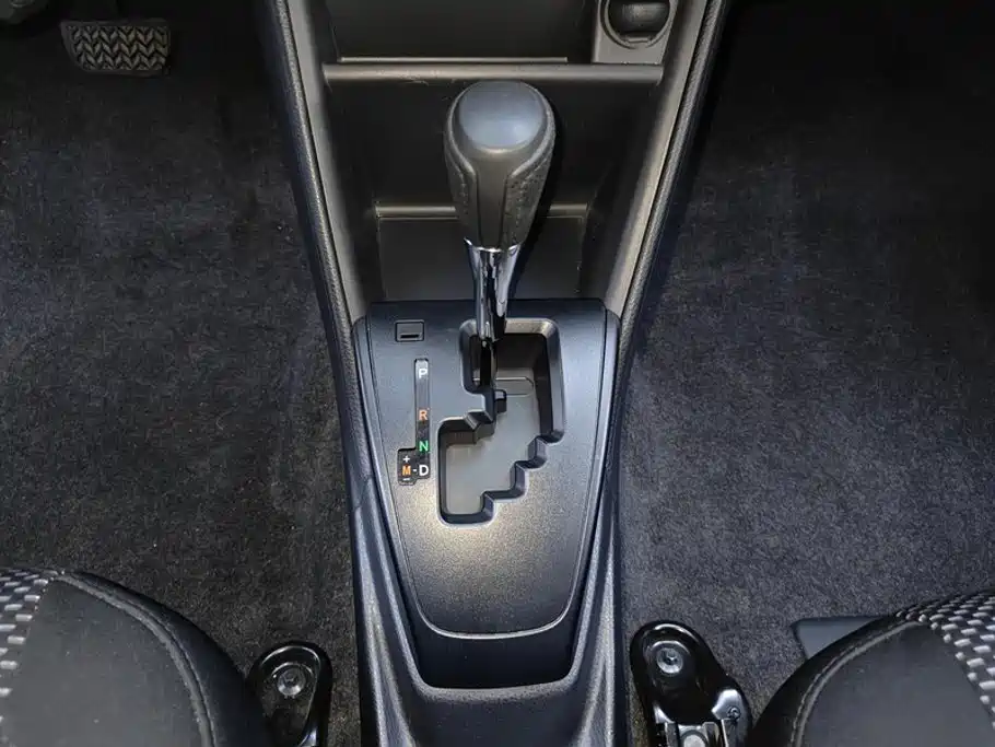 Toyota Yaris L 2021 — фото 16