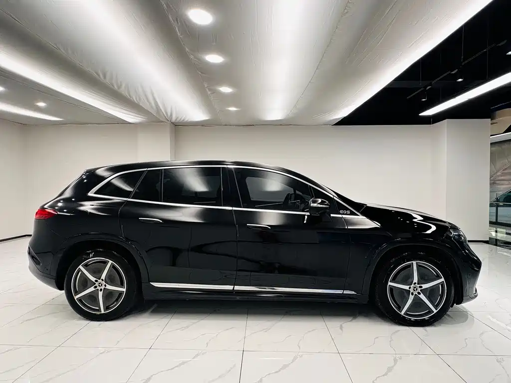 Mercedes-Benz EQS SUV 2023 — фото 4