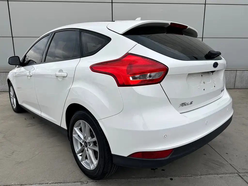 Ford Focus 2017 — фото 21