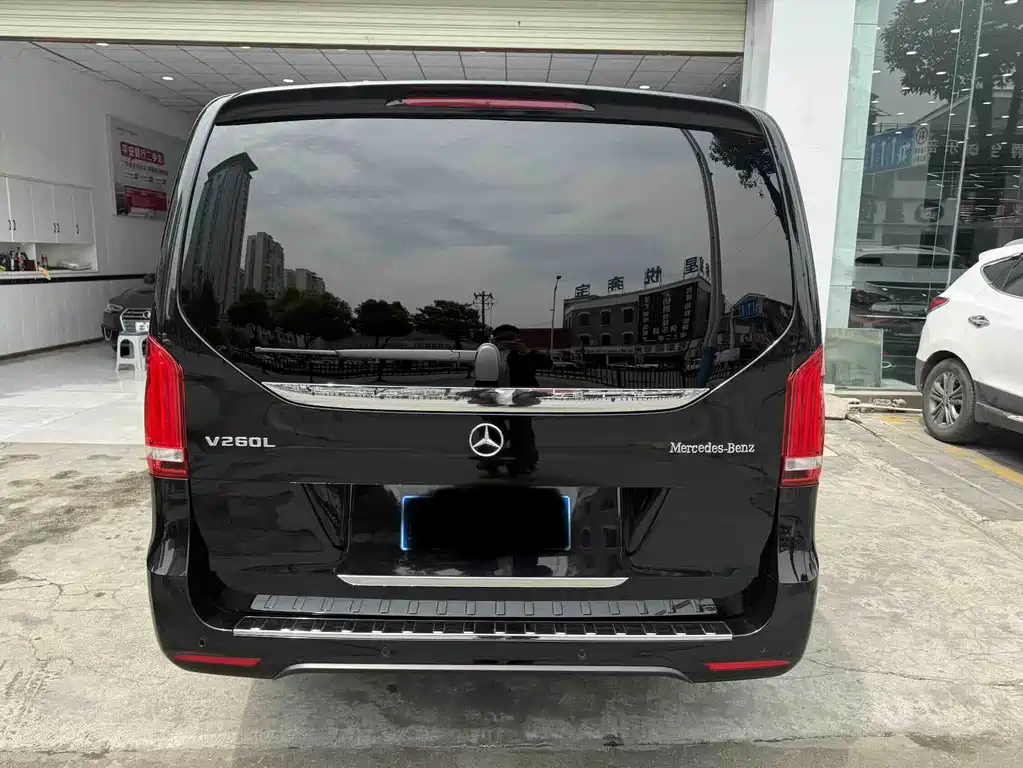 Mercedes-Benz V-Class 2023 — фото 7