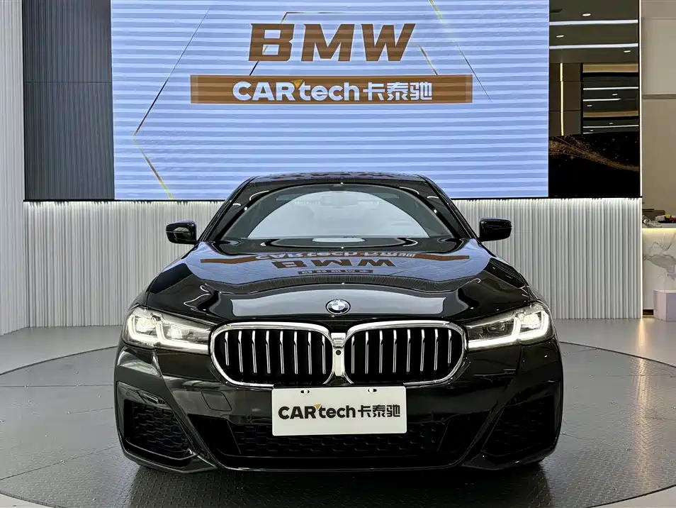 BMW 5 Series 2021 — фото 1