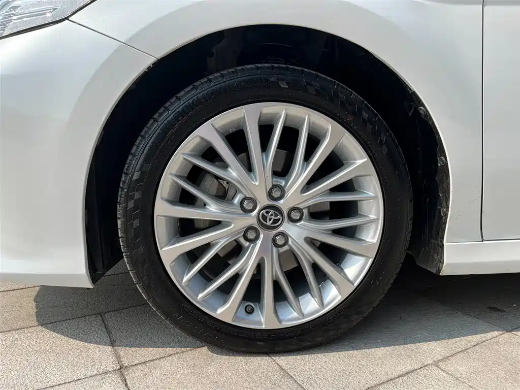 Toyota Camry 2018 — фото 17