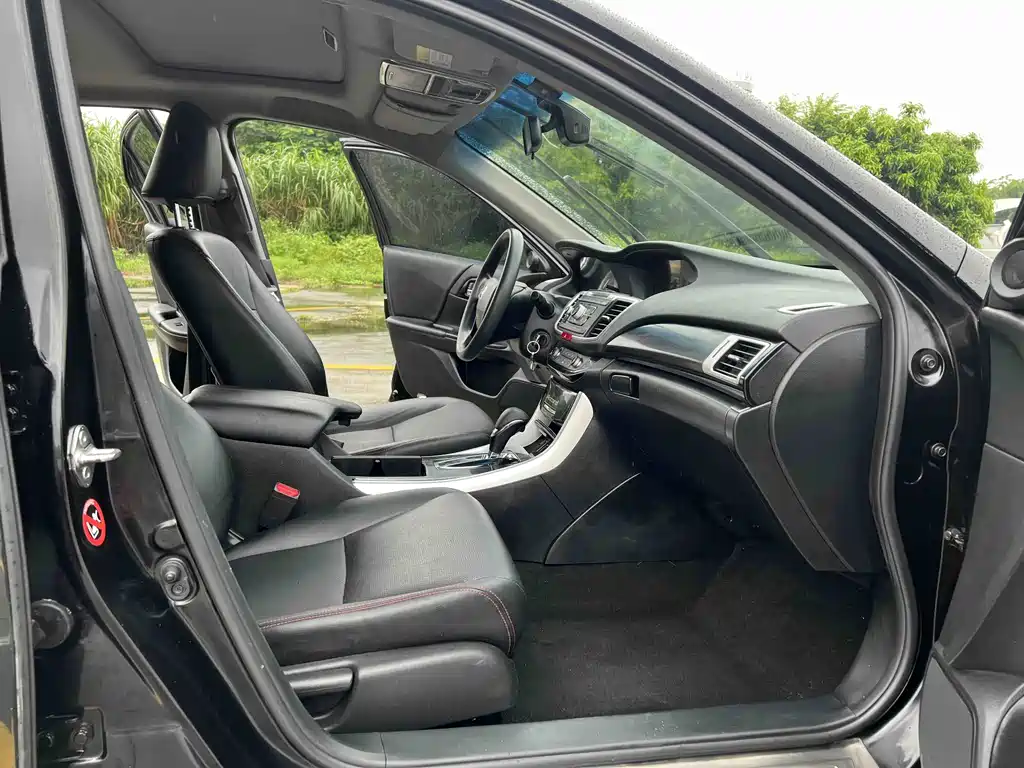 Honda Accord 2017 — фото 13