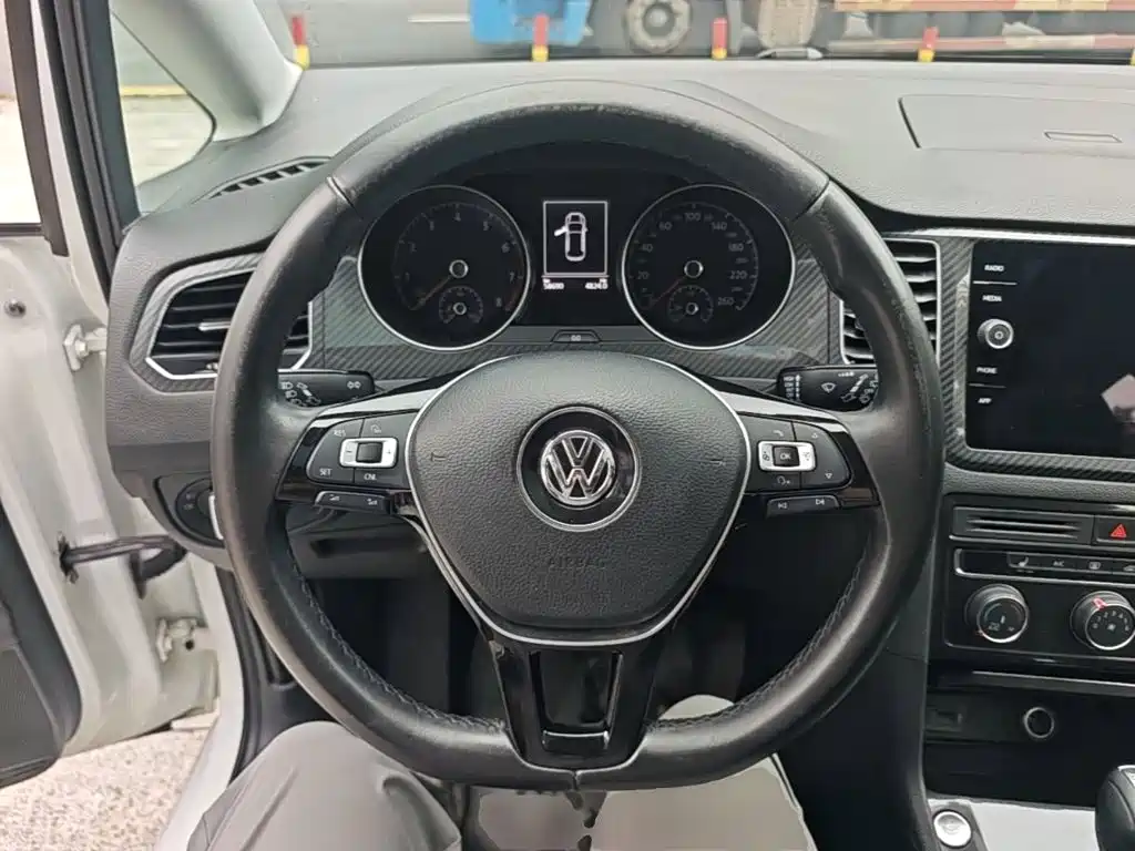 Volkswagen Golf Sportsvan 2017 — фото 11