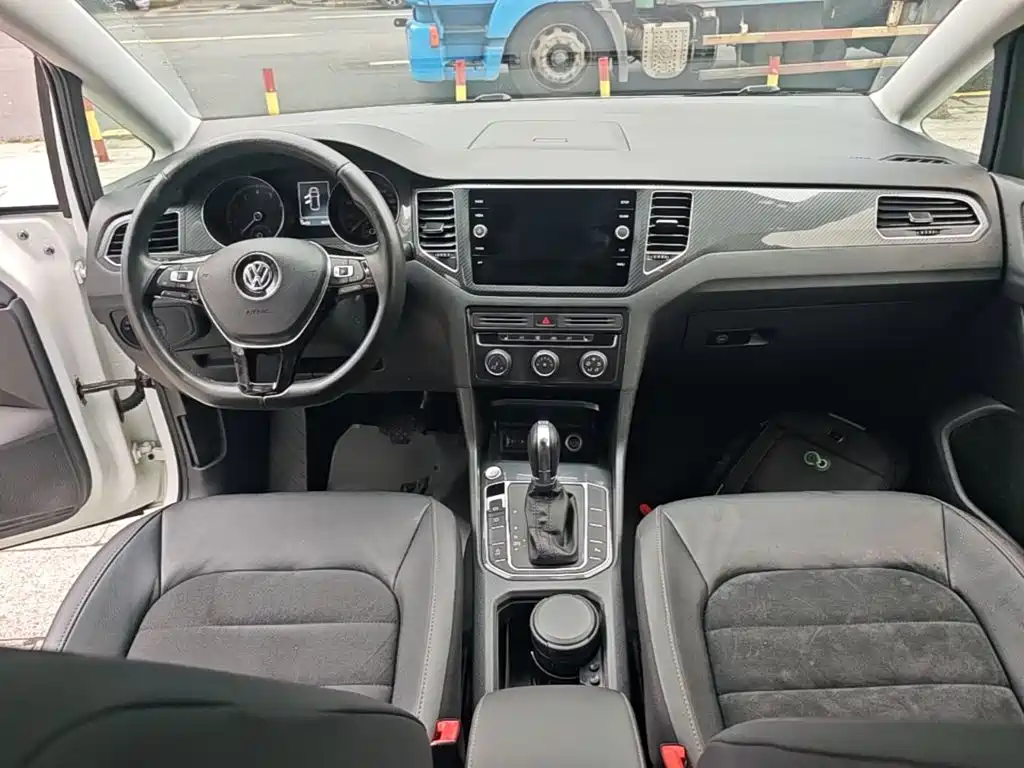 Volkswagen Golf Sportsvan 2017 — фото 10