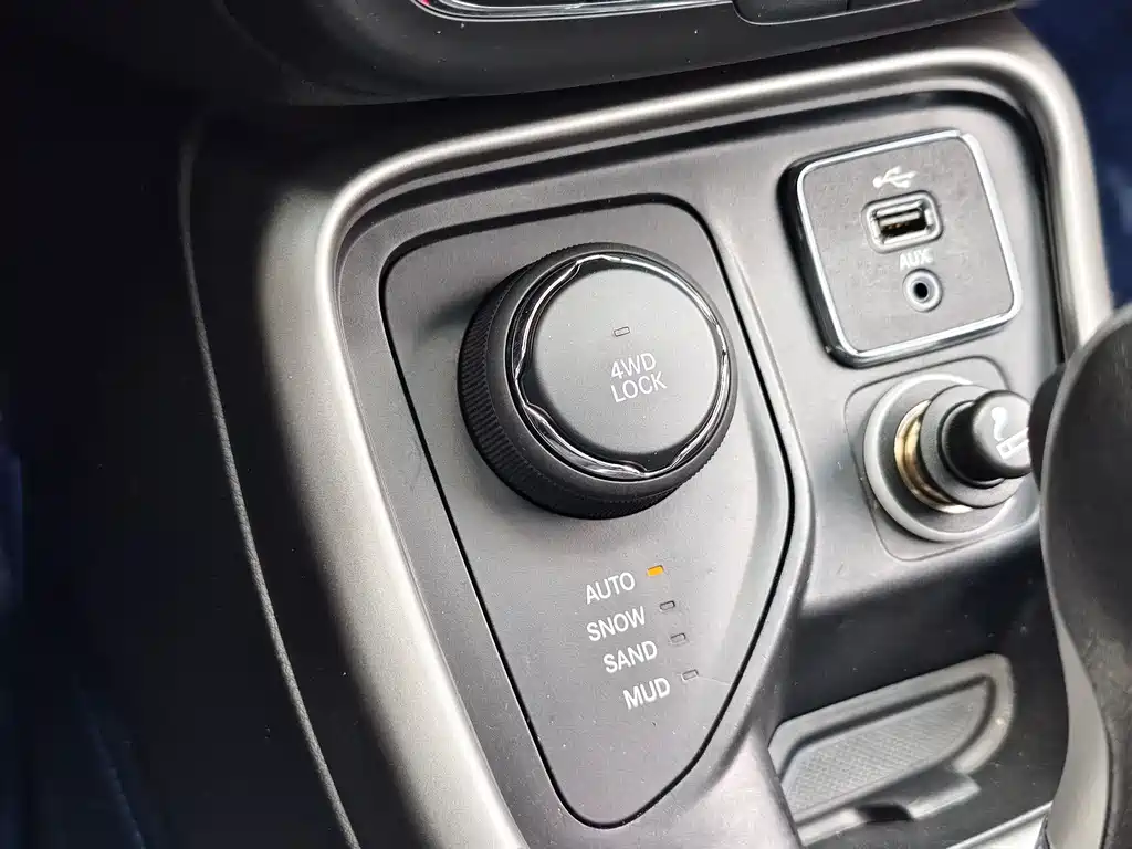 Jeep Compass 2018 — фото 14