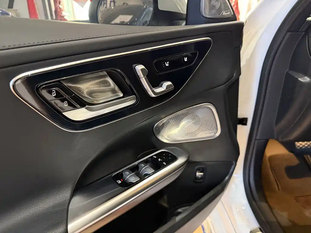 Mercedes-Benz C-Class 2024 — фото 11