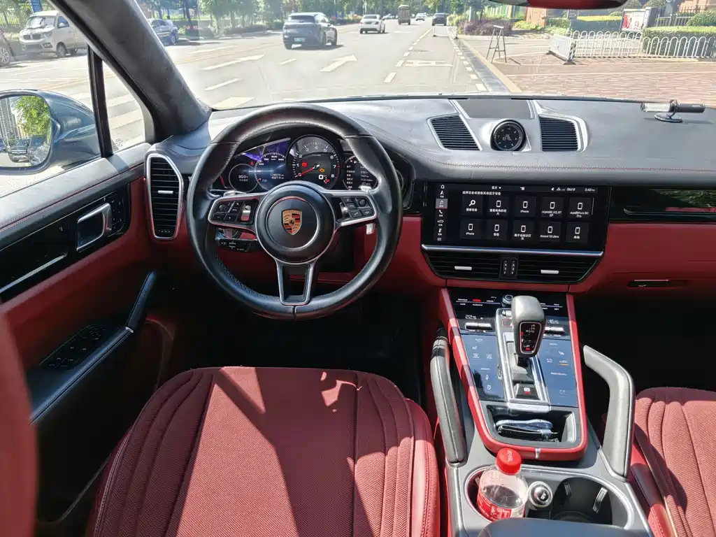 Porsche Cayenne 2018 — фото 11