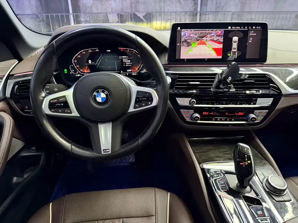 BMW 5 Series 2022 — фото 16