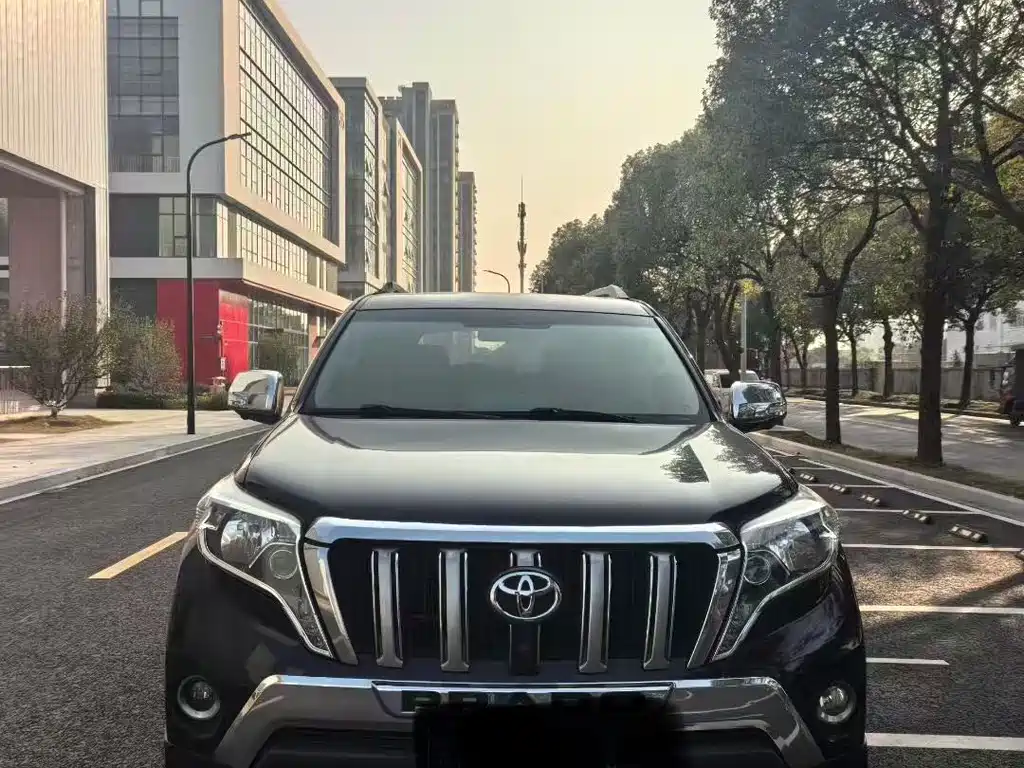 Toyota Prado 2017 — фото 2