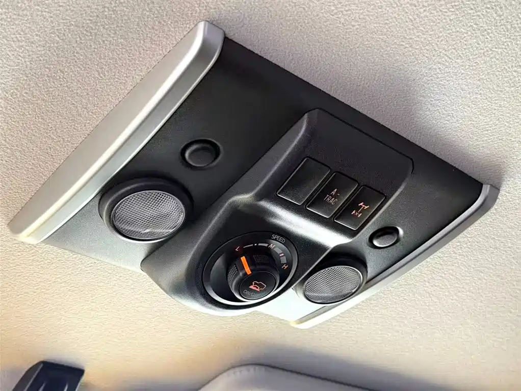 Toyota FJ Cruiser 2020 — фото 16