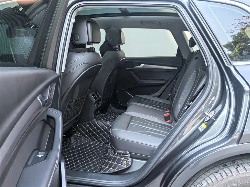Audi Q5L 2023 — фото 13