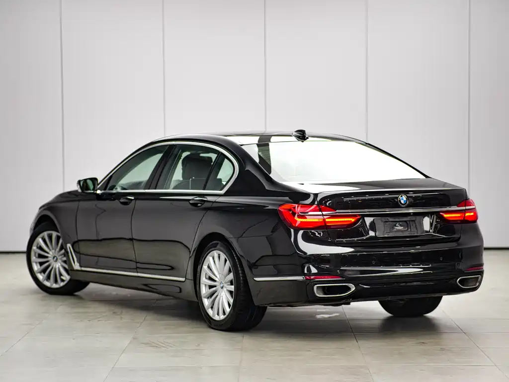 BMW 7 Series 2016 — фото 10