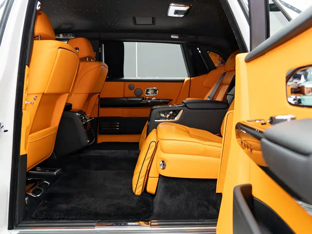 Rolls-Royce Phantom 2022 — фото 11