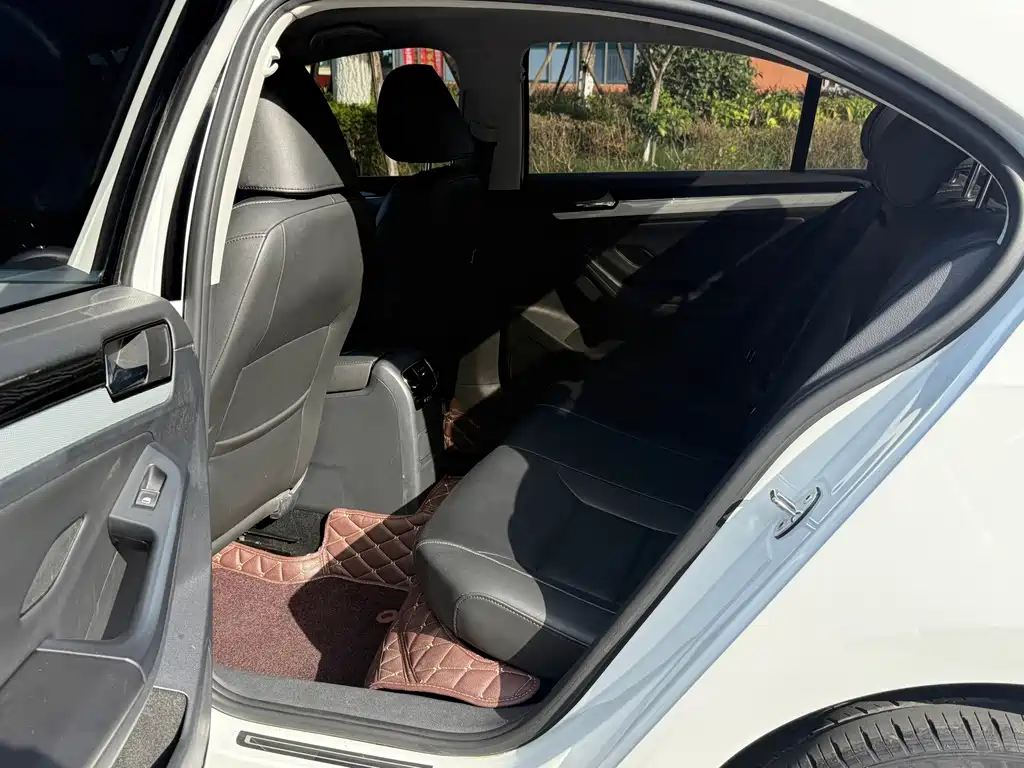 Volkswagen Sagitar 2016