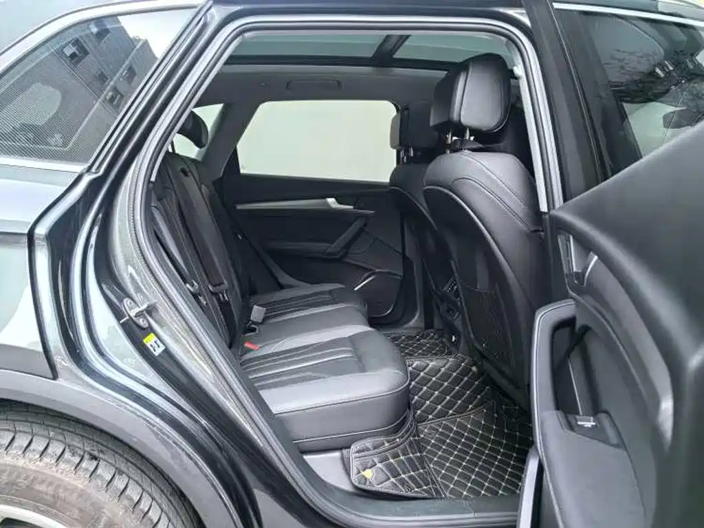 Audi Q5L 2023 — фото 17