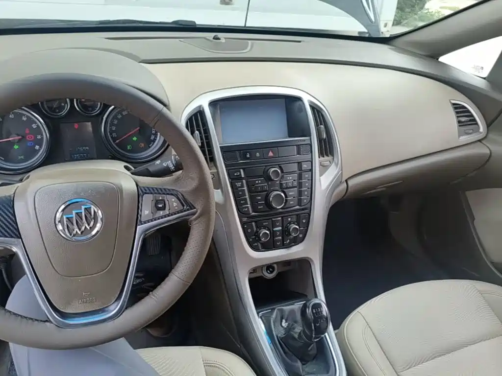 Buick Excelle 2015 — фото 10