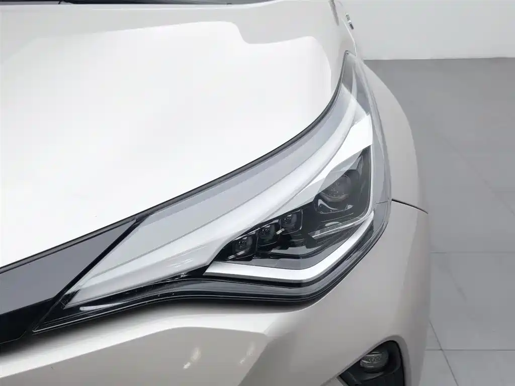 Toyota C-HR 2022 — фото 7