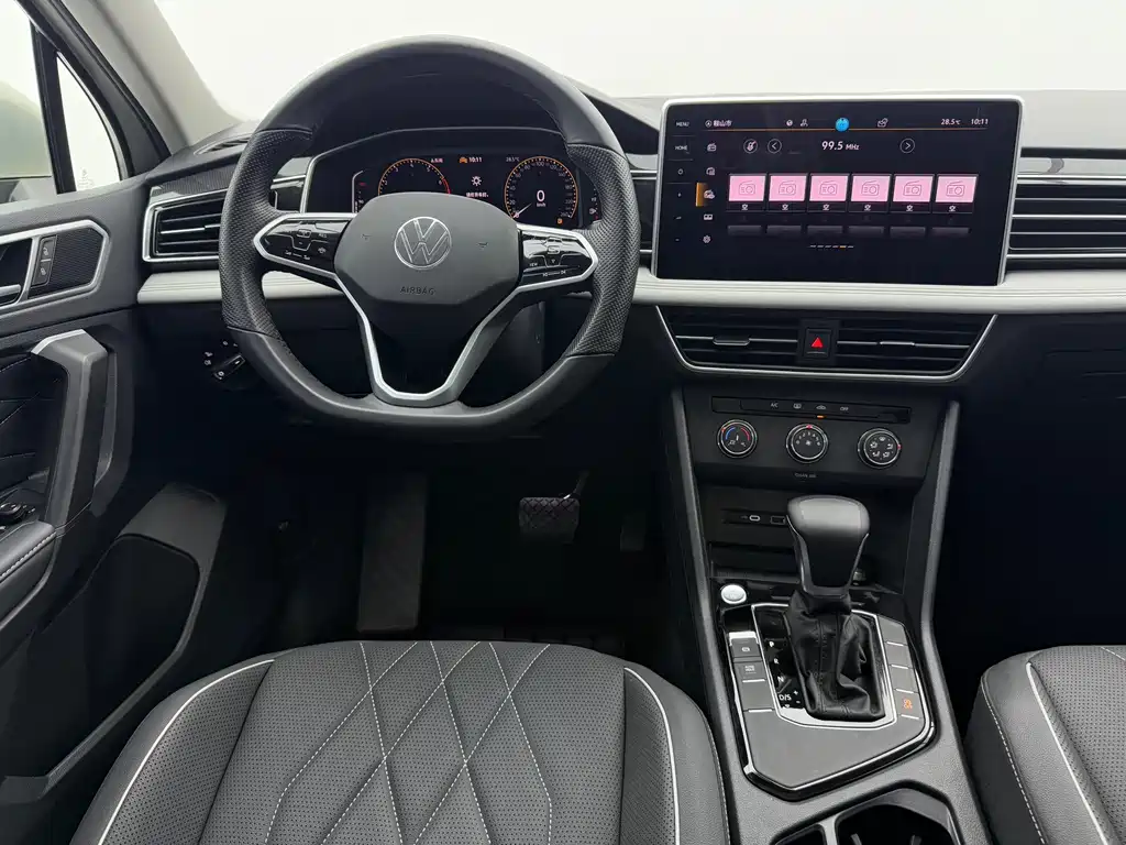 Volkswagen Tiguan L 2023 — фото 12
