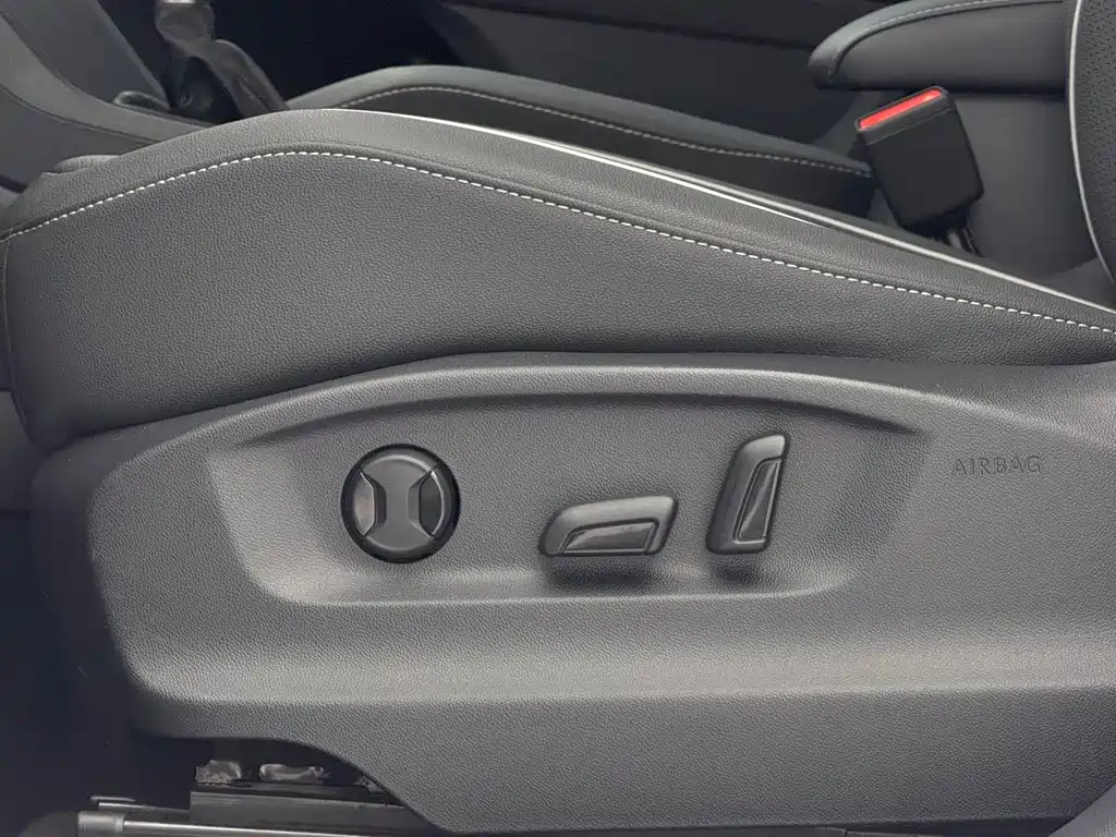 Volkswagen Tiguan L 2023 — фото 17