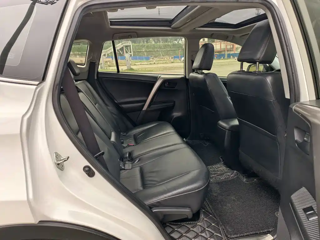 Toyota RAV4 2015 — фото 13