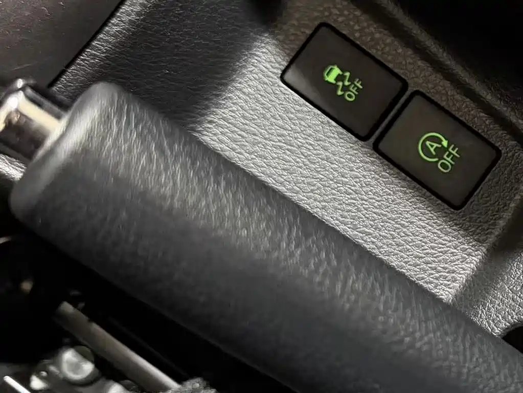 Toyota Yaris L 2023 — фото 16