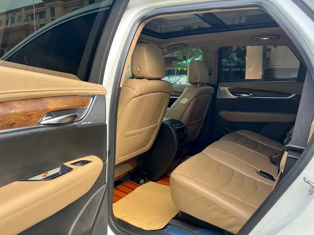 Cadillac XT5 2020 — фото 12