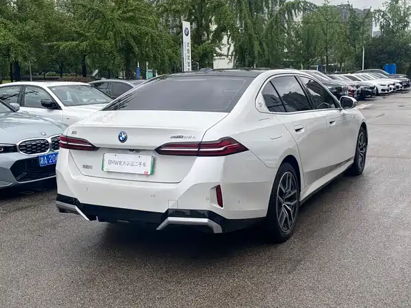 BMW i5 2024