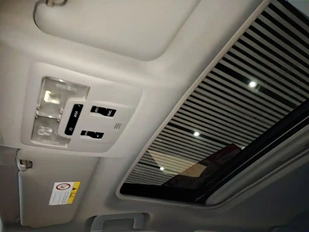 Toyota RAV4 2019 — фото 18