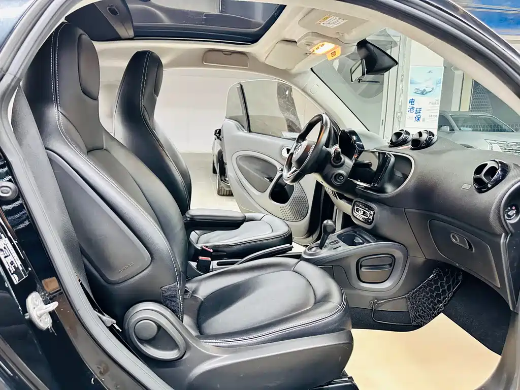 smart Fortwo 2018 — фото 21