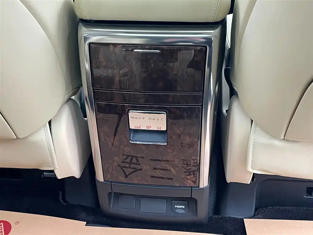 Toyota Alphard 2020 — фото 33