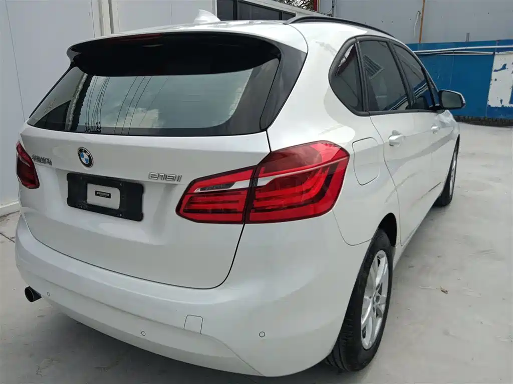 BMW 2 Series Active Tourer 2017 — фото 24