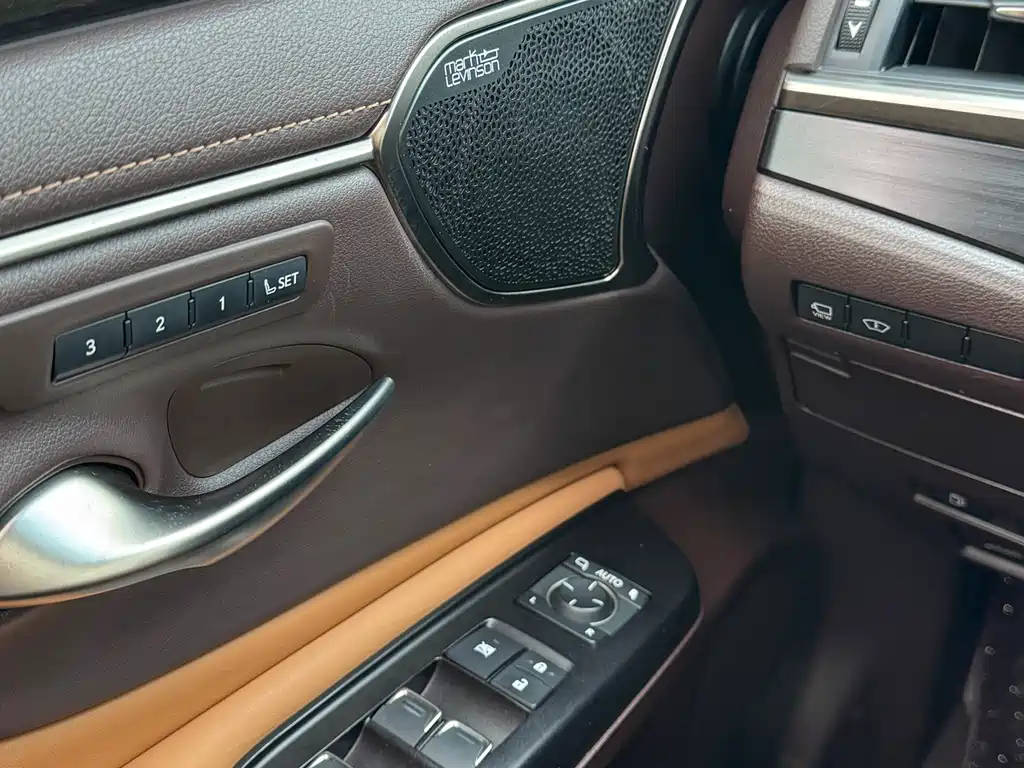 Lexus ES 2020 — фото 13