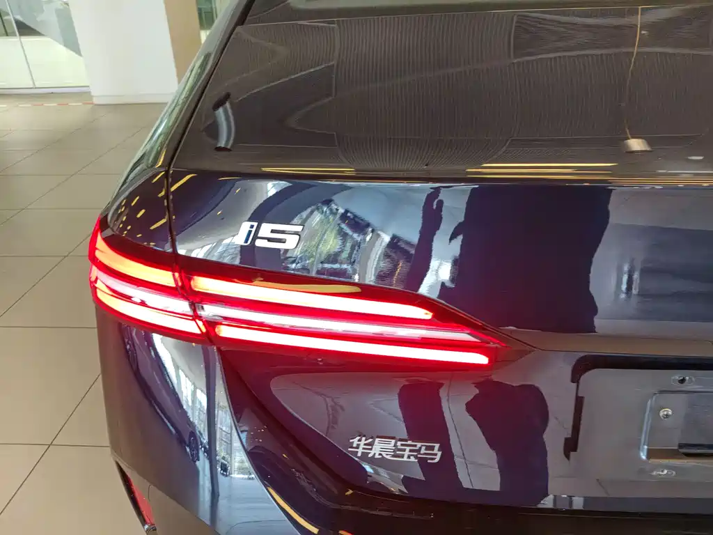 BMW i5 2025 — фото 30